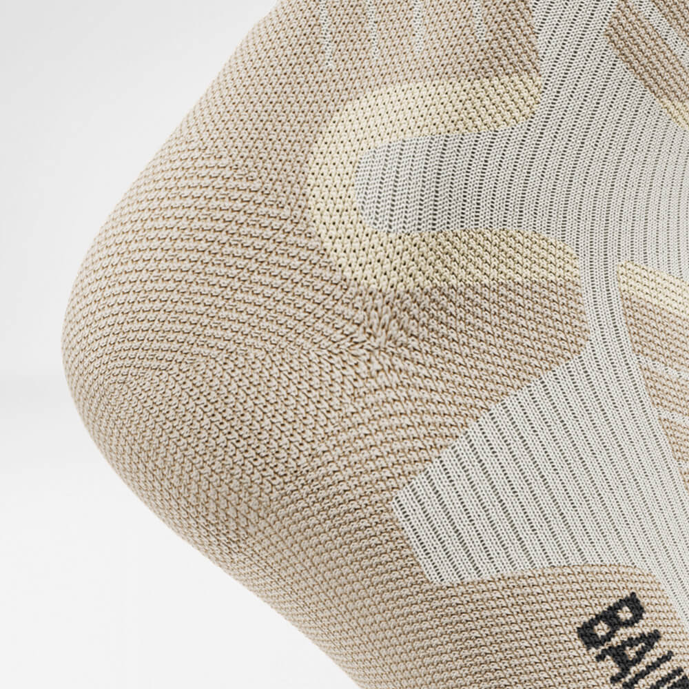 Detailed view of the Heel Protection Zone of the beige sports socks for skiing with merino wool