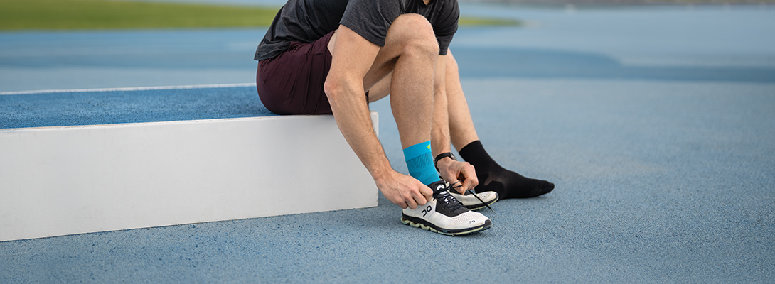 Tighten up an ankle bandage Tighten the runner with compression ankle support while shoes