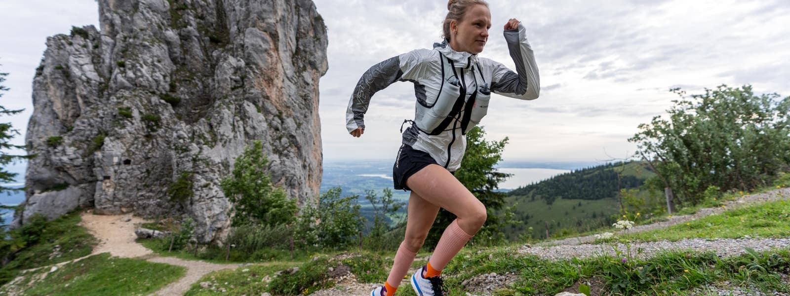 Trail Run Socks Peach in action Hahner Zwilling runs up a mountain and wears the Trail Run Socks in the color Peach