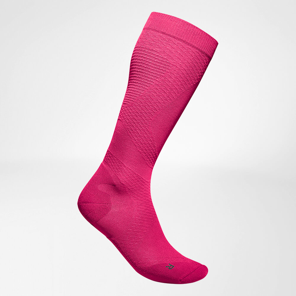 Lateral complete view of the pink airy knitted compression socks to run