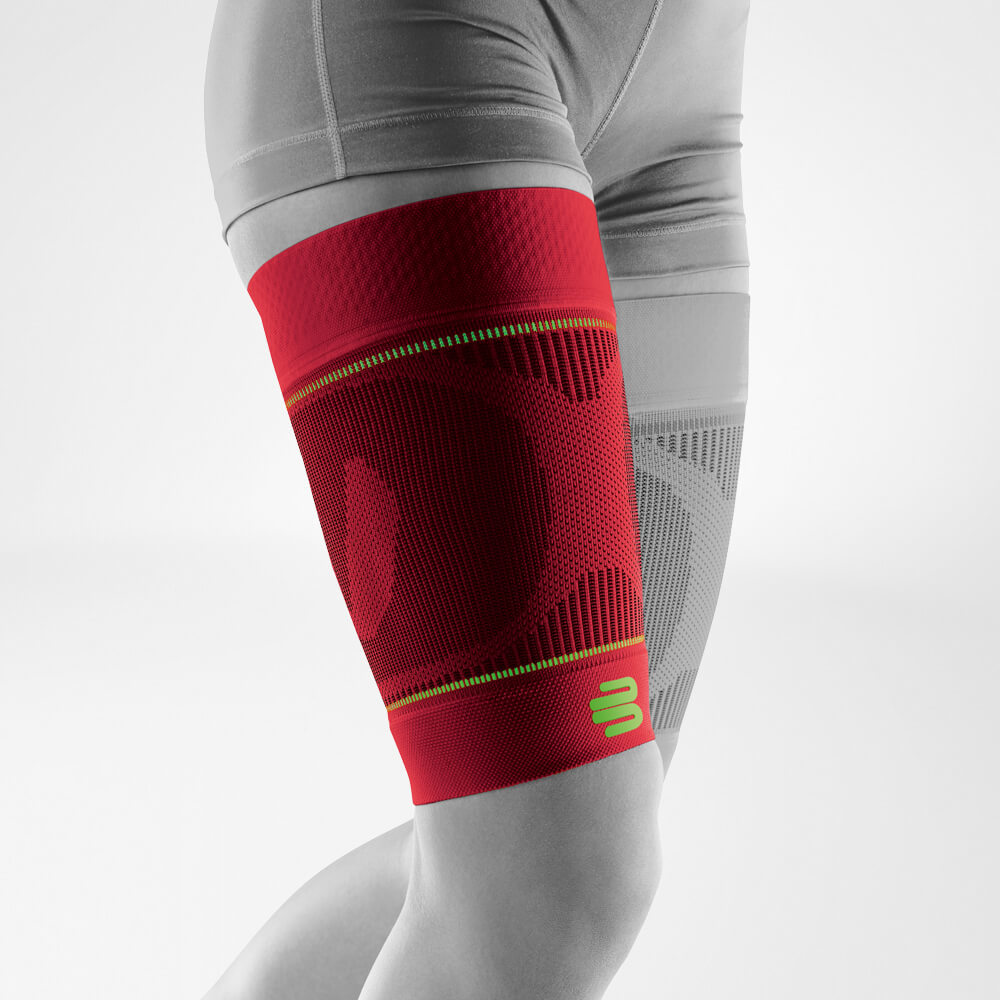 Complete view of the red thighs Sport Sleeves on the stylized gray leg