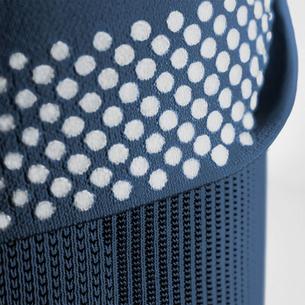 Detailed view of the Dirk Nowitzki Knee Sleeves with the upper part and view of the silicone healing nops