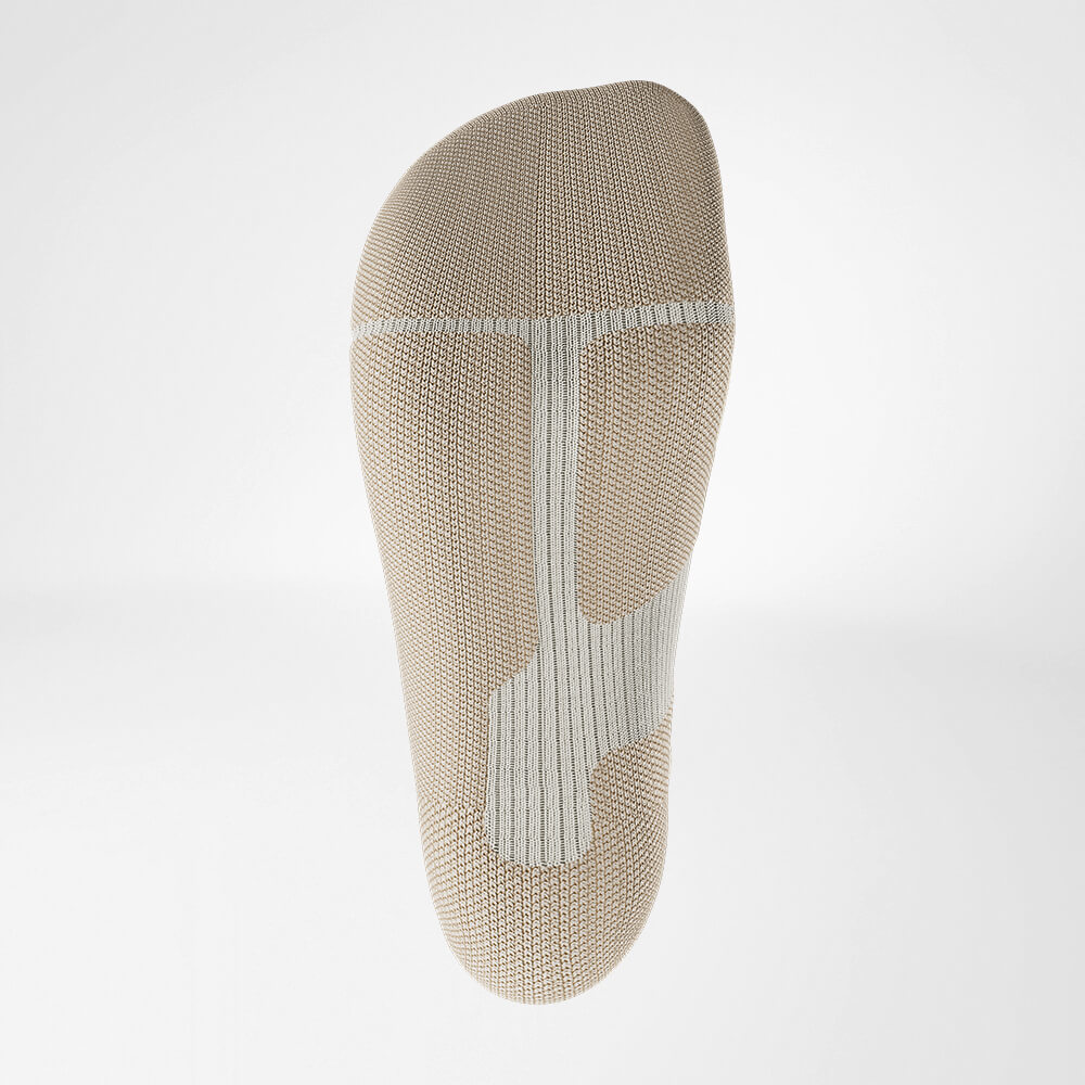 Detail view on relief sole of the beige sports sock for alpine skiing with merino wool