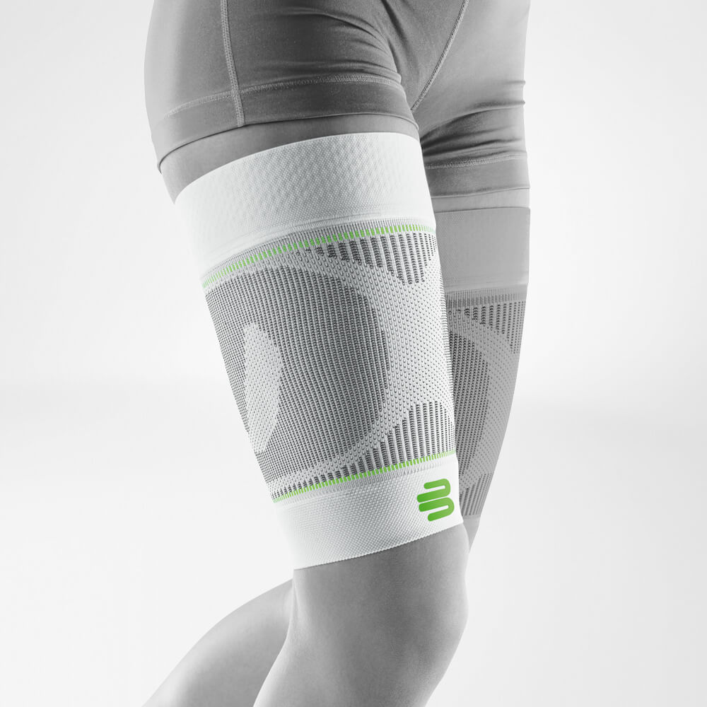 Complete view of the white thighs Sport Sleeves on the stylized gray leg